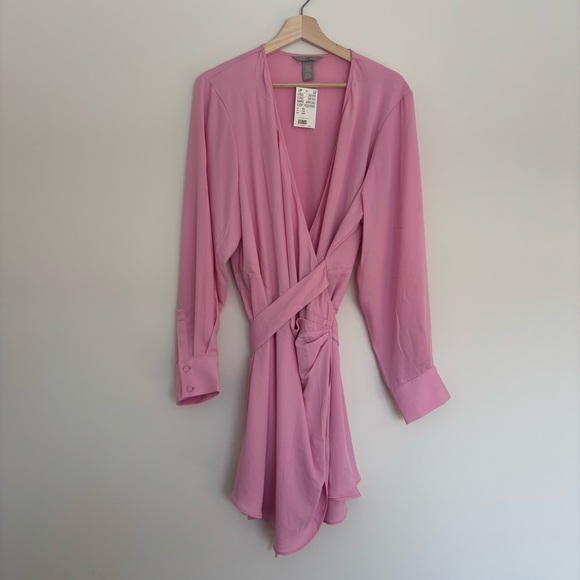 H&M Dresses & Skirts - H&M Pink Wrap Dress with V-Neckline & Long Sleeves